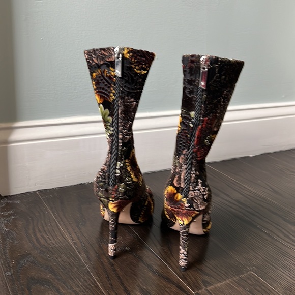 Badgley Mischka Sunflower Boots - Picture 5 of 6